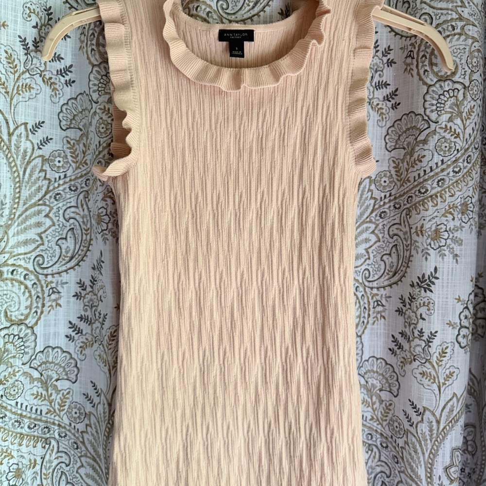 Ann Taylor Blush Cream Ruffled Sleeveless Tank Size S Excellent Condition